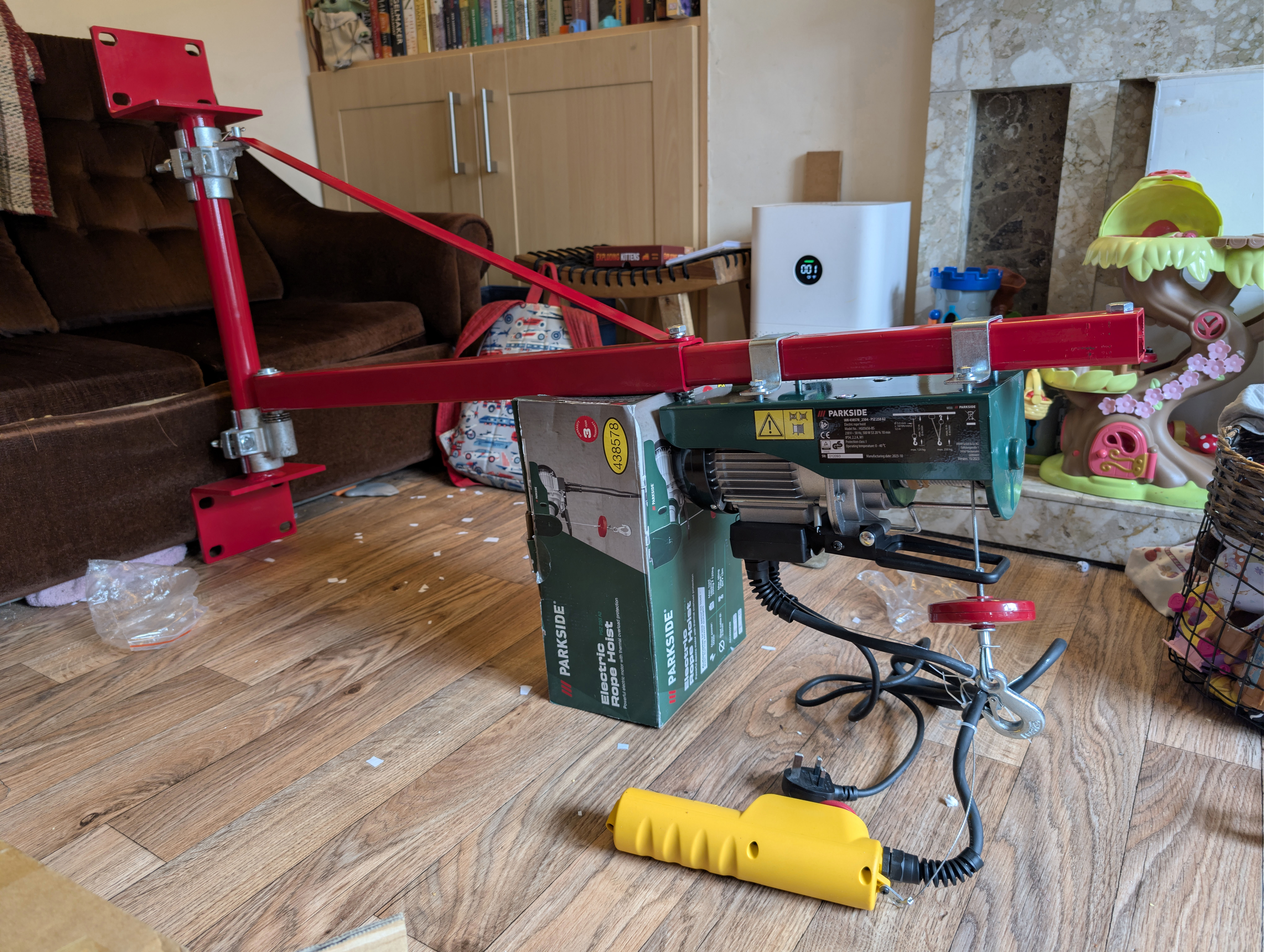 Put together for under €150 inc VAT delivered, the arm can extend to 1.2m and can lift up to 300 kg. The winch can only manage 250 kg at half speed, 125 kg at full speed.